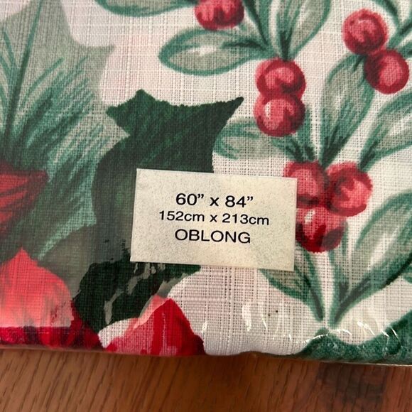 NEW Bardwil linens poinsettia Christmas tablecloth oblong size 60 x 84 - Picture 2 of 4